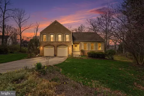 7 Wickham Ct, Sterling, VA 20165