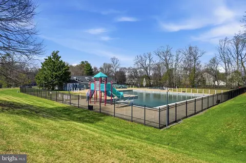 Exterior - 7 Wickham Ct, Sterling, VA 20165 photo 10 of 13