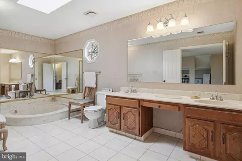 Bath - 7 Wickham Ct, Sterling, VA 20165 photo 1 of 3