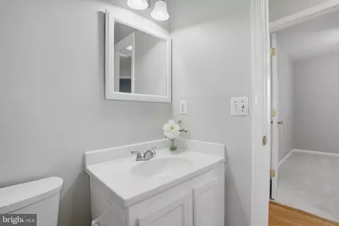 Bath - 3 Worthington Ct, Sterling, VA 20165 photo 2 of 2