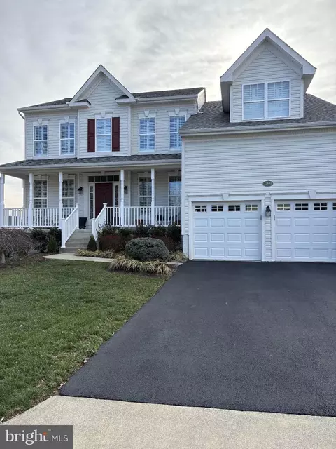 17652 Marbury St, Round Hill, VA 20141