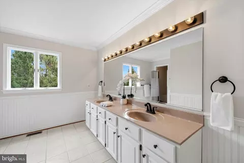 Bath - 17536 Mariah Mountain Ln, Round Hill, VA 20141 photo 1 of 3