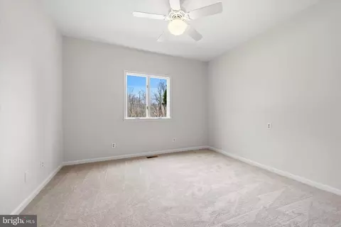 Bedroom - 17536 Mariah Mountain Ln, Round Hill, VA 20141 photo 4 of 7
