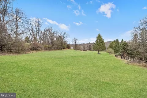 Exterior - 17536 Mariah Mountain Ln, Round Hill, VA 20141 photo 16 of 17