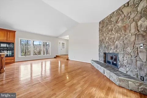 Living - 17536 Mariah Mountain Ln, Round Hill, VA 20141 photo 3 of 4