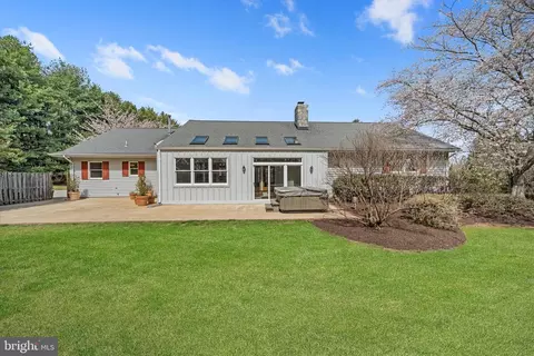 Exterior - 17536 Mariah Mountain Ln, Round Hill, VA 20141 photo 10 of 17