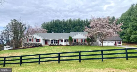 17536 Mariah Mountain Ln, Round Hill, VA 20141