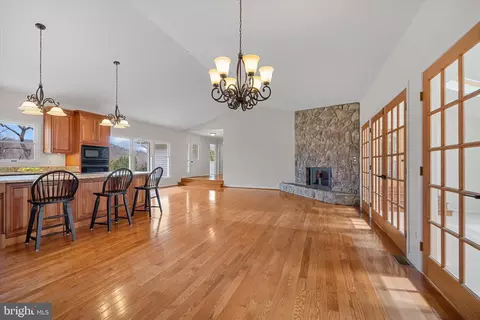 Living - 17536 Mariah Mountain Ln, Round Hill, VA 20141 photo 2 of 4