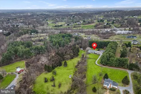 View/Area - 17536 Mariah Mountain Ln, Round Hill, VA 20141 photo 2 of 5