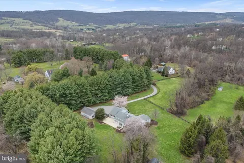 View/Area - 17536 Mariah Mountain Ln, Round Hill, VA 20141 photo 4 of 5