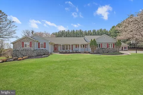 Exterior - 17536 Mariah Mountain Ln, Round Hill, VA 20141 photo 3 of 17
