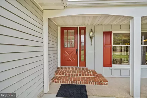Exterior - 17536 Mariah Mountain Ln, Round Hill, VA 20141 photo 7 of 17