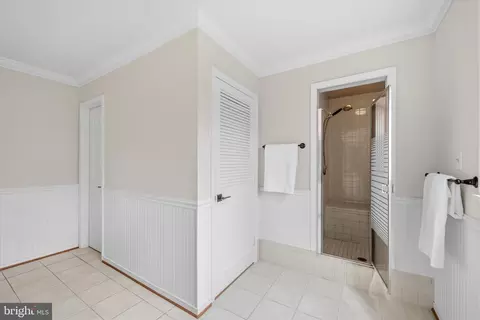 Entry Way - 17536 Mariah Mountain Ln, Round Hill, VA 20141 photo 3 of 5