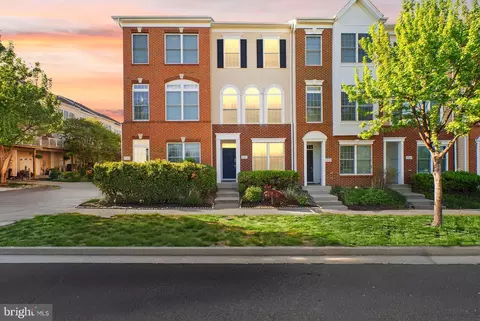 25031 Riding Center Dr, Chantilly, VA 20152