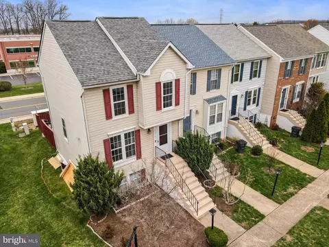 45310 Gable Sq, Sterling, VA 20164 photo 3
