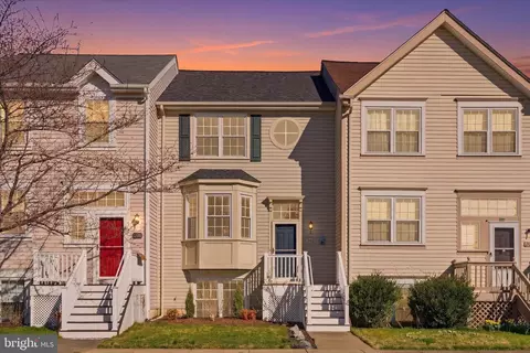 202 Heaton Ct, Purcellville, VA 20132