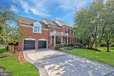 18441 Lanier Island Sq, Leesburg, VA 20176