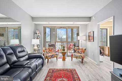 19355 Cypress Ridge Ter #422, Leesburg, VA 20176