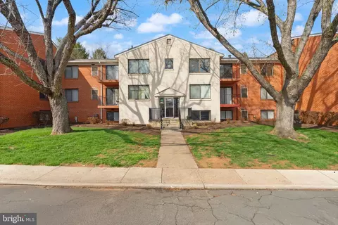 125 K Clubhouse Dr SW #11, Leesburg, VA 20175