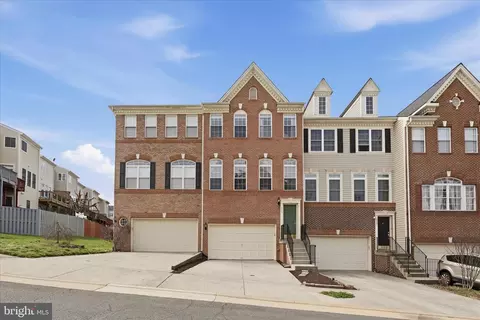 620 Howitzer Ter NE, Leesburg, VA 20176