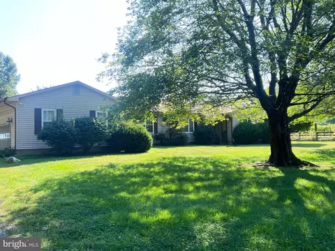 16120 Mountain Ridge Ln, Hillsboro, VA 20132
