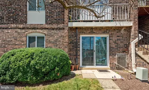 121 N Fillmore Ave #1, Sterling, VA 20164