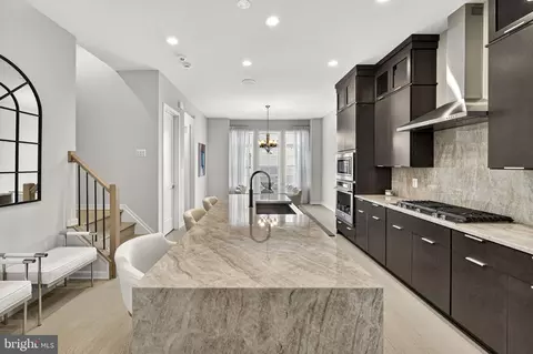 Kitchen - 43433 Wilcox Ter, Ashburn, VA 20148 photo 3 of 10