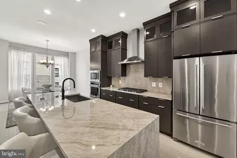 Kitchen - 43433 Wilcox Ter, Ashburn, VA 20148 photo 2 of 10