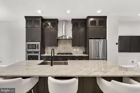 Kitchen - 43433 Wilcox Ter, Ashburn, VA 20148 photo 7 of 10