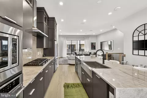 Kitchen - 43433 Wilcox Ter, Ashburn, VA 20148 photo 5 of 10