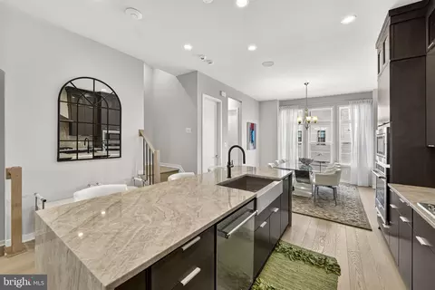 Kitchen - 43433 Wilcox Ter, Ashburn, VA 20148 photo 4 of 10