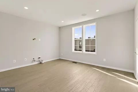 Living - 43433 Wilcox Ter, Ashburn, VA 20148 photo 2 of 8