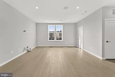 Living - 43433 Wilcox Ter, Ashburn, VA 20148 photo 3 of 8