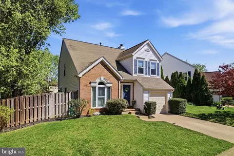 604 Longfellow Dr NE, Leesburg, VA 20176