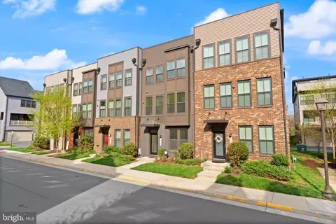 22308 Seabring Ter, Ashburn, VA 20148