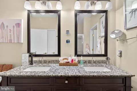 Bath - 44348 Sunset Maple Dr, Ashburn, VA 20147 photo 2 of 5