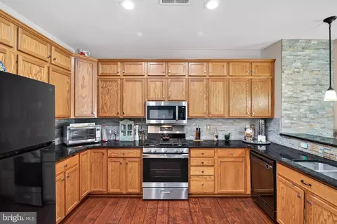 Kitchen - 44348 Sunset Maple Dr, Ashburn, VA 20147 photo 3 of 8