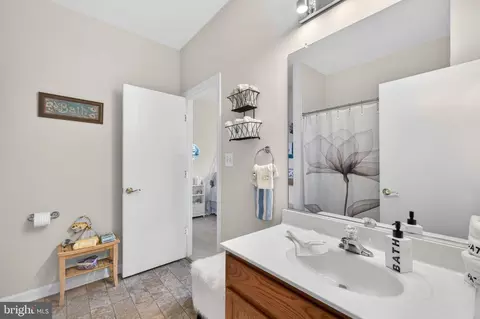 Bath - 44348 Sunset Maple Dr, Ashburn, VA 20147 photo 5 of 5