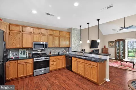 Kitchen - 44348 Sunset Maple Dr, Ashburn, VA 20147 photo 2 of 8
