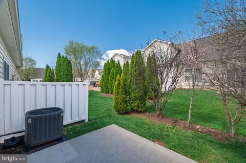 Exterior - 44348 Sunset Maple Dr, Ashburn, VA 20147 photo 3 of 6