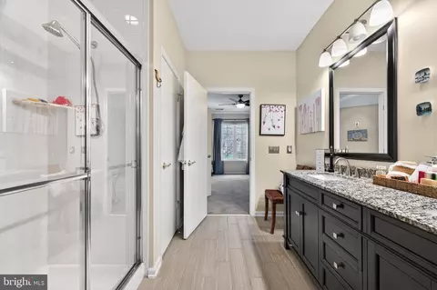 Bath - 44348 Sunset Maple Dr, Ashburn, VA 20147 photo 3 of 5
