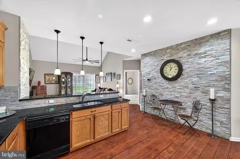 Kitchen - 44348 Sunset Maple Dr, Ashburn, VA 20147 photo 6 of 8