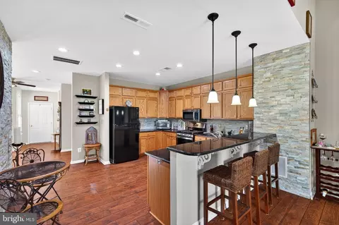 Kitchen - 44348 Sunset Maple Dr, Ashburn, VA 20147 photo 8 of 8