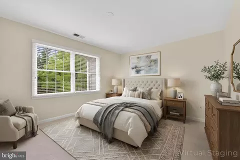 Bedroom - 43355 La Belle Pl, Ashburn, VA 20147 photo 2 of 5