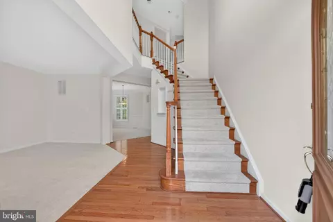 Entry Way - 43355 La Belle Pl, Ashburn, VA 20147 photo 2 of 4