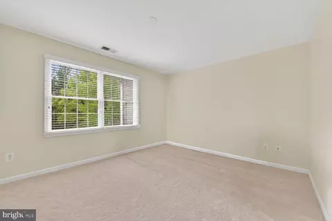 Bedroom - 43355 La Belle Pl, Ashburn, VA 20147 photo 3 of 5