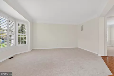 Living - 43355 La Belle Pl, Ashburn, VA 20147 photo 4 of 7