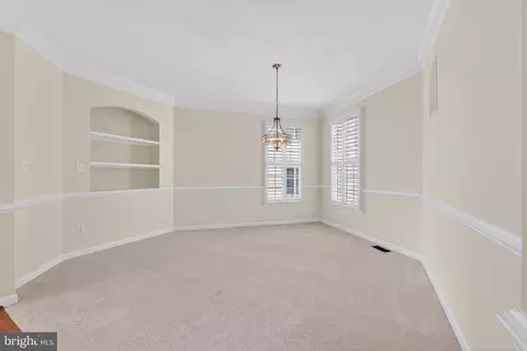 Living - 43355 La Belle Pl, Ashburn, VA 20147 photo 5 of 7
