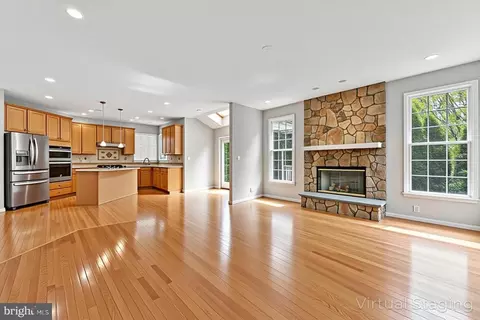 Living - 43355 La Belle Pl, Ashburn, VA 20147 photo 7 of 7