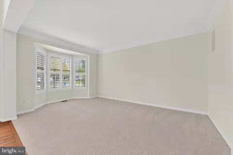 Living - 43355 La Belle Pl, Ashburn, VA 20147 photo 2 of 7
